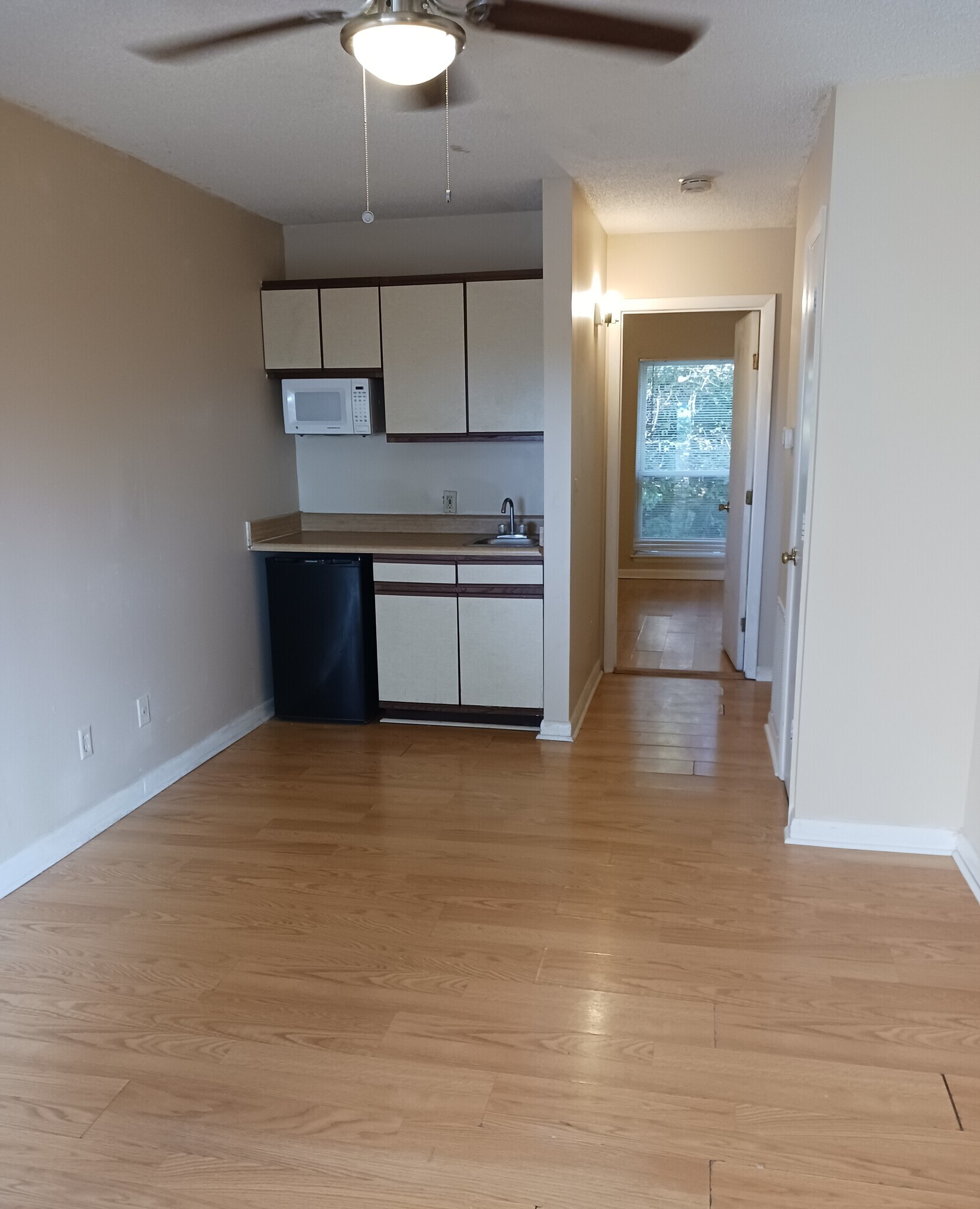 Building Photo - 1346 Bradley Dr