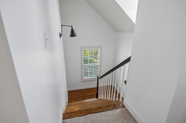Building Photo - 107 Gladstone Ln