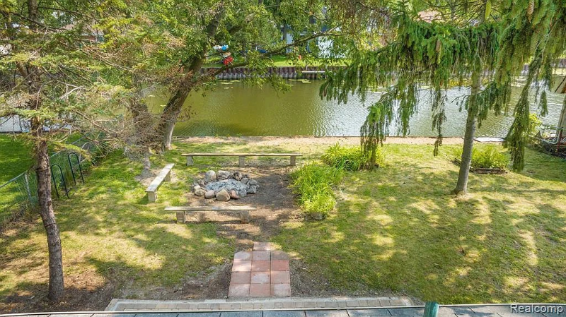 Building Photo - 35381 Dern Dr