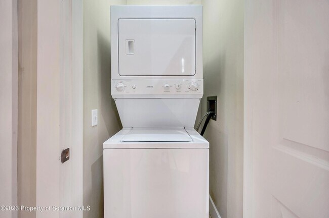 Building Photo - 509 Bogart Pl