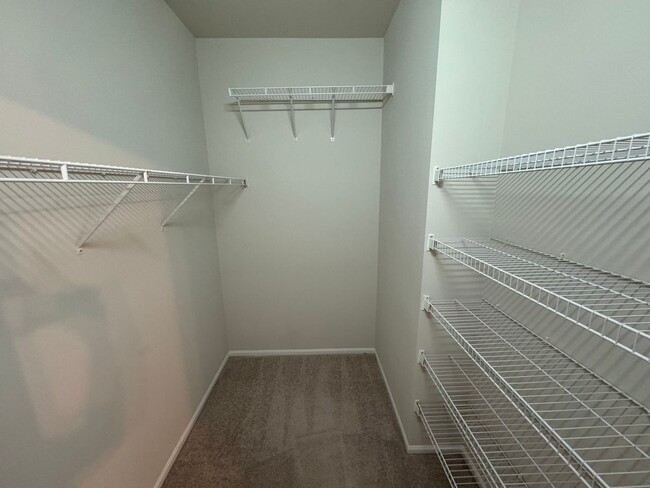 Building Photo - Fantastic 3 Bed 2.5 Bath Brick Townhome In...