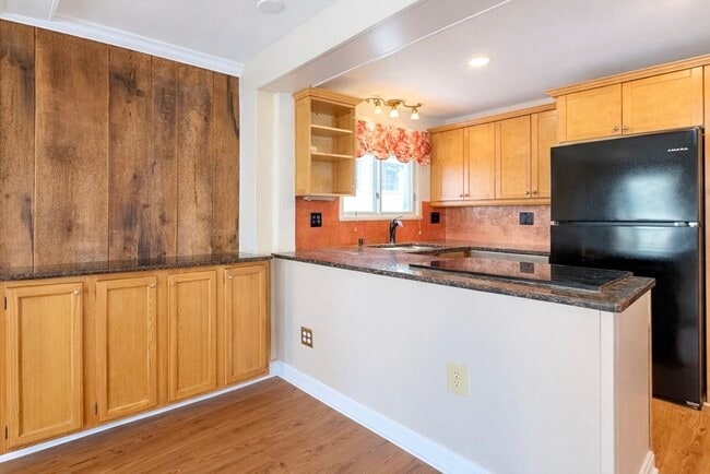 Building Photo - 100 Water St