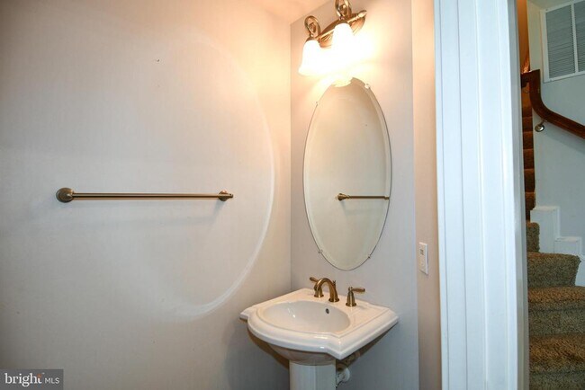 Building Photo - 409 Hydrangea Place