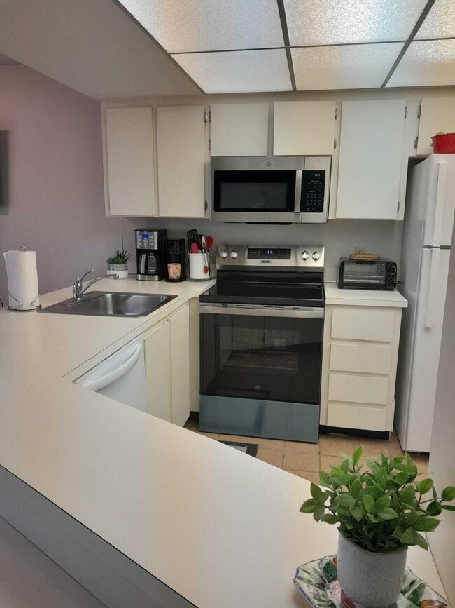 Building Photo - 1605 S US Hwy 1