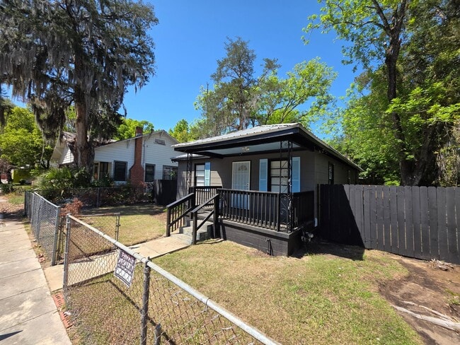 Building Photo - 206 W 60th St