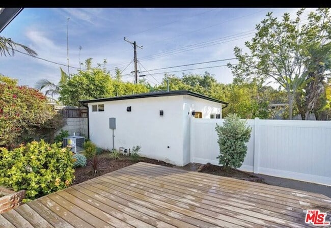 Building Photo - 7406 W 82nd St