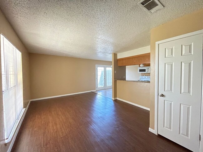 Building Photo - 1102 Covey Ln