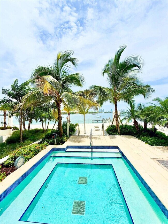 Building Photo - 1000 West Ave