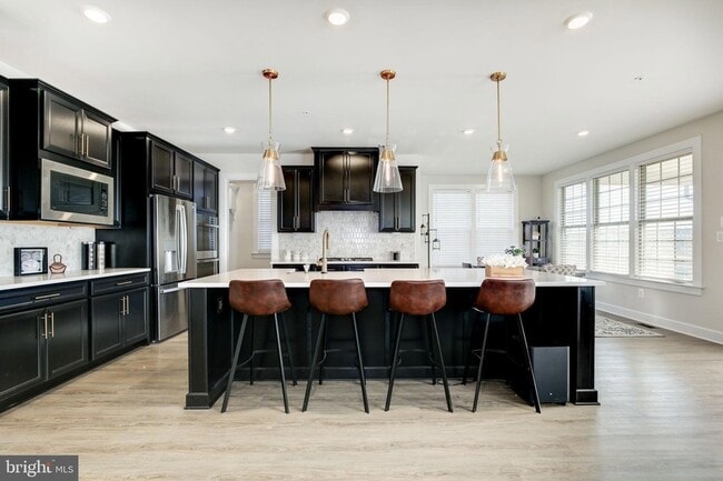 Building Photo - 6547 Clubhouse Dr