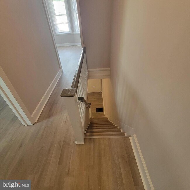 Building Photo - 5426 Regent St