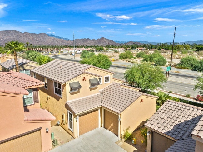 Building Photo - 52050 Rosewood Ln