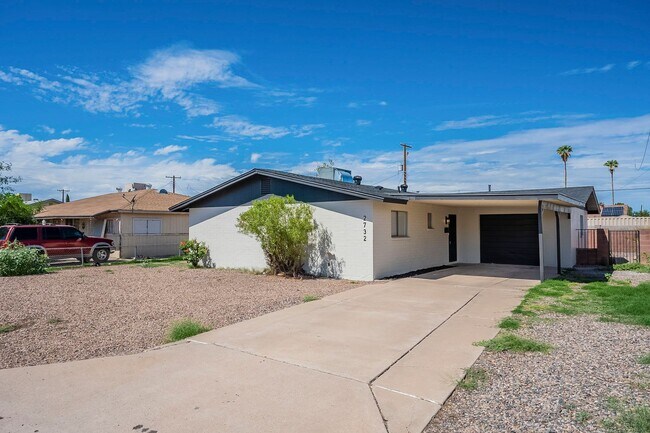 Building Photo - Fully upgraded home with garage!