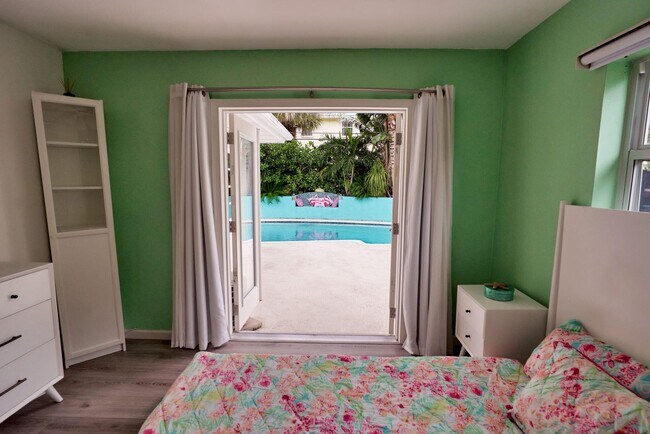 Building Photo - 113 Park Ln E