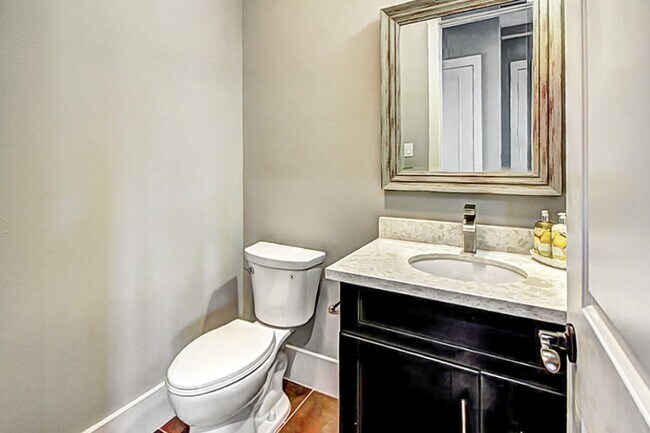 Building Photo - 4849 Benning Dr