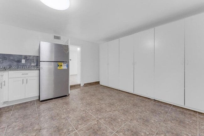 Building Photo - 5831 Taylor St