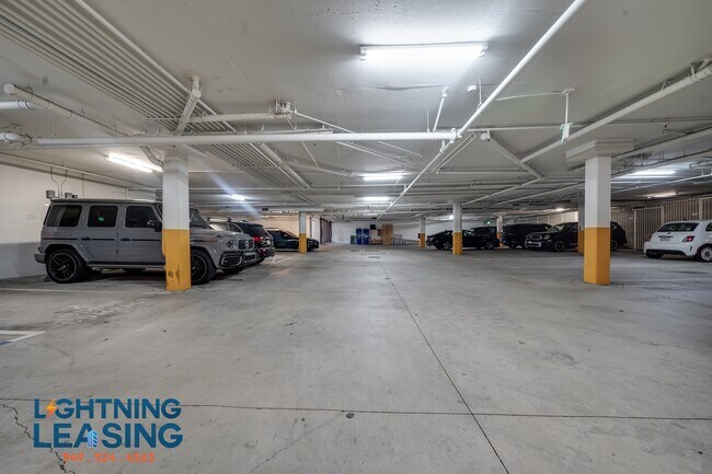Building Photo - 10641 Woodbridge St