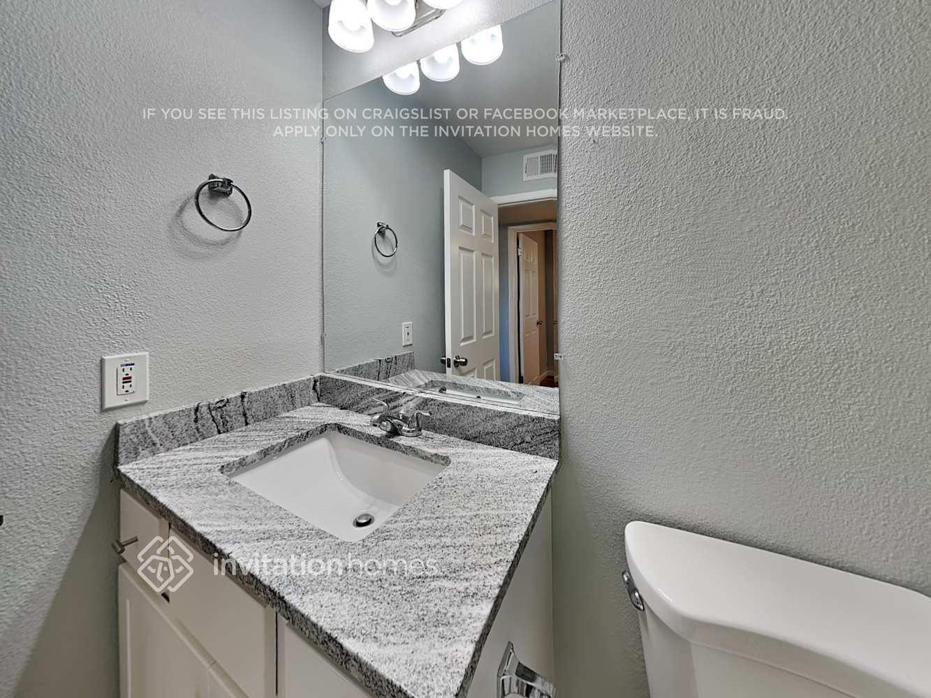 Building Photo - 304 W Alamo Dr