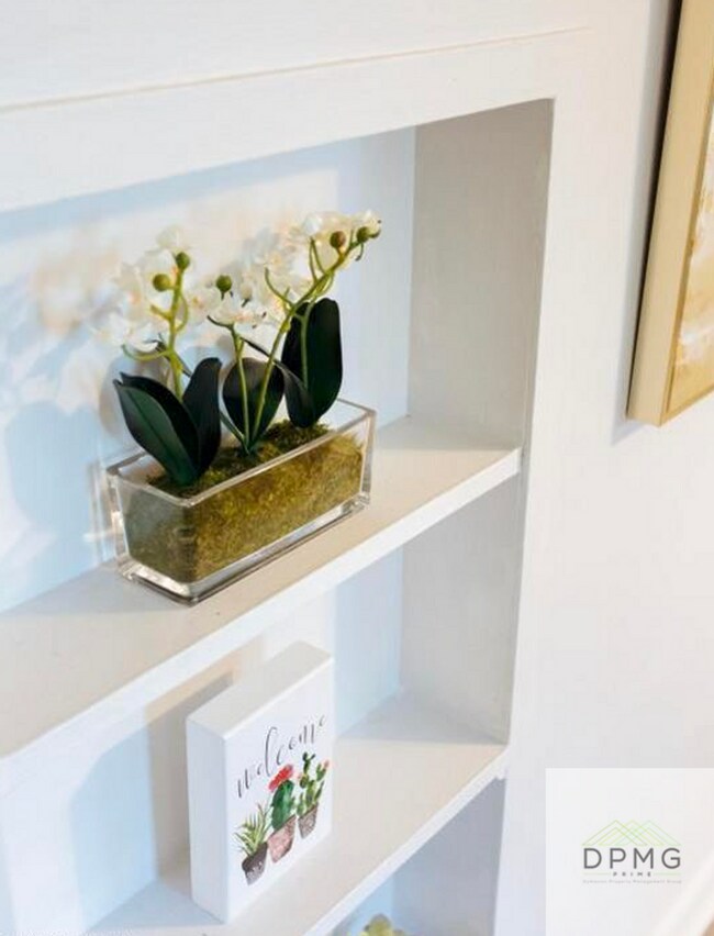 Building Photo - 621 W Hodge Ave