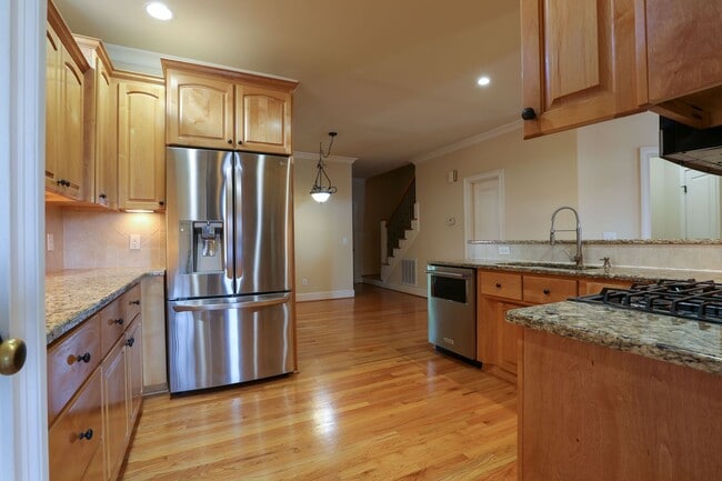 Building Photo - Gorgeous Three Bedroom Home!