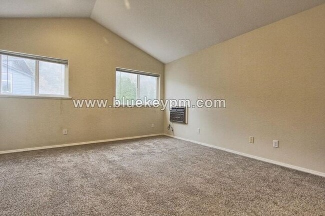 Building Photo - 2 Bed, 2.5 Bath Townhome Near Willamette Park