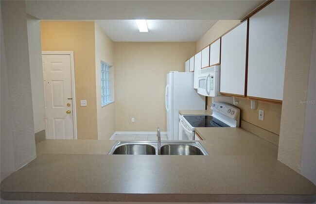 Building Photo - 6009 Skydale Way