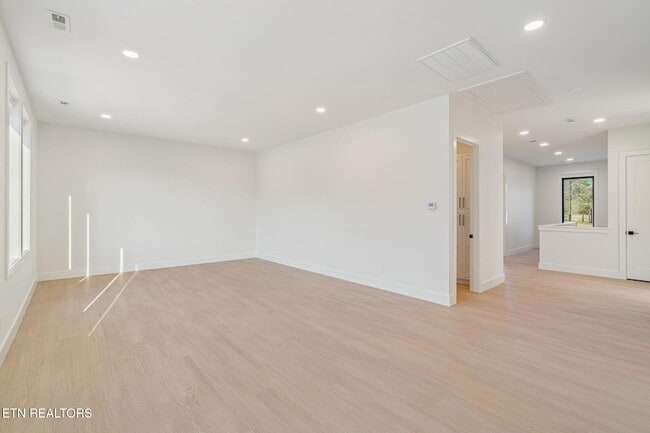 Building Photo - 7826 S Northshore Dr