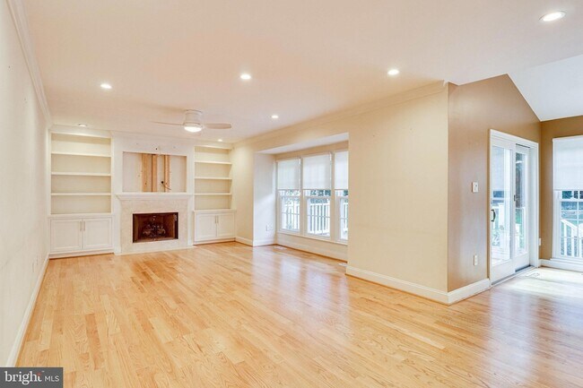 Building Photo - 6122 Bayliss Pl