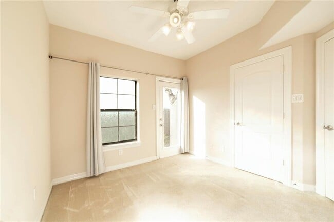 Building Photo - 10602 Clearview Villa Pl