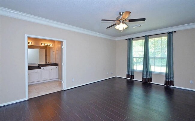 Building Photo - 523 Crestridge Dr