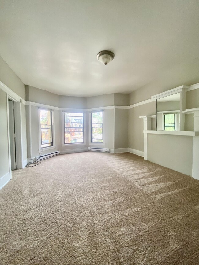 Interior Photo - BAUM GROVE APARTMENTS -- 090