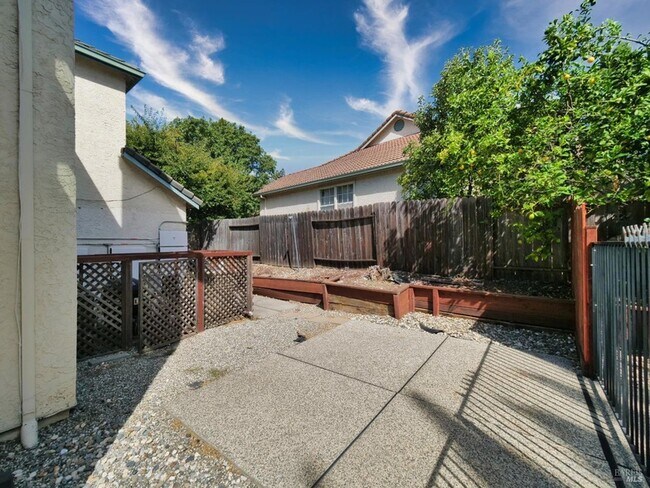 Building Photo - 3500 Crownridge Dr