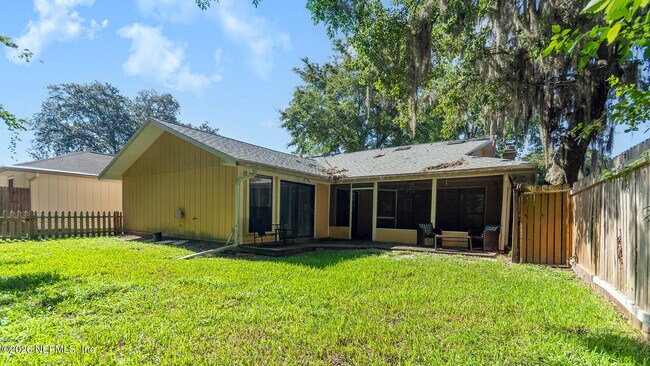 Building Photo - 13009 Bent Pine Ct E