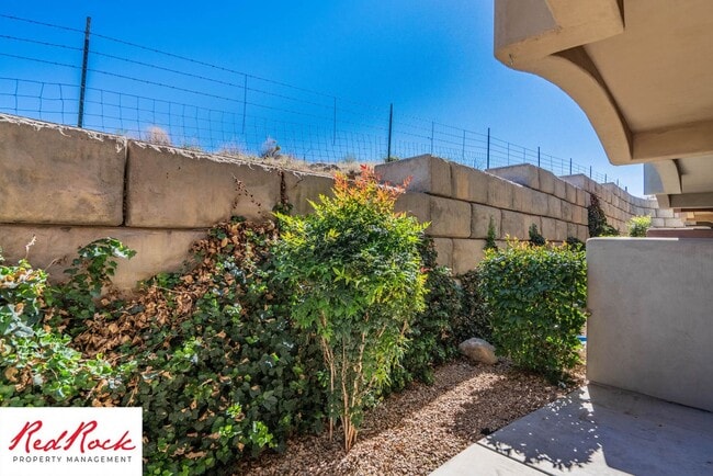 Building Photo - 3 Bedroom & 2.5 Bathroom & Dog Friendly!