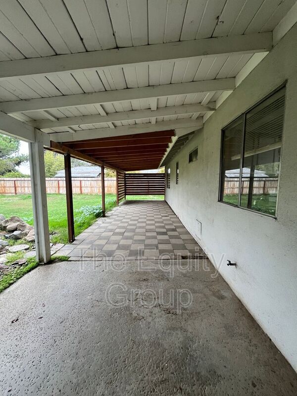 Building Photo - 143 N Simon St