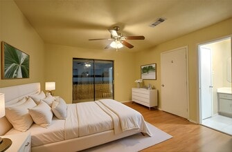 Building Photo - 9009 Richmond Ave