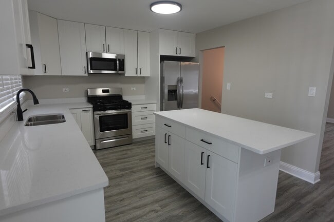 Building Photo - 1800 Hollywood Ave