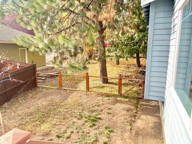Building Photo - Light-Filled Awbrey Butte Retreat