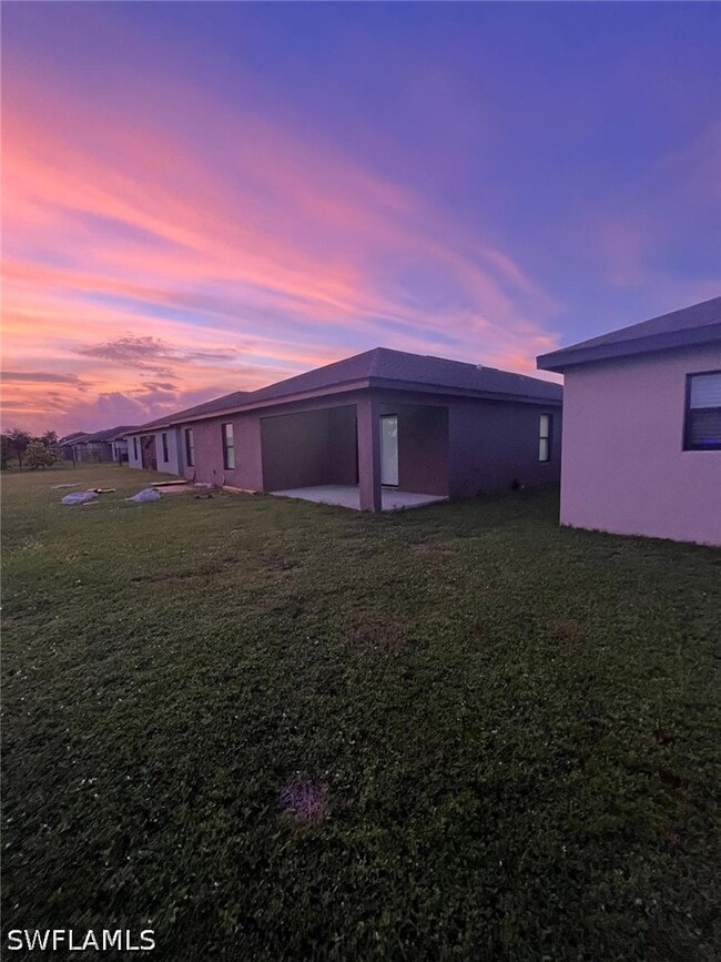 Building Photo - 742 Center Lake St