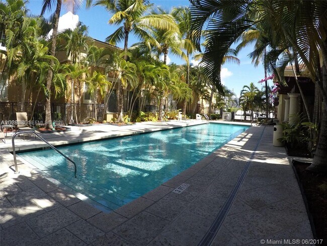 Building Photo - 2921 NE 185th St