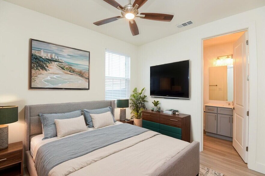 Building Photo - 7173 9th Hole Dr