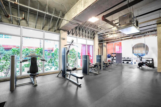 Building Photo - 777 N Ocean Dr