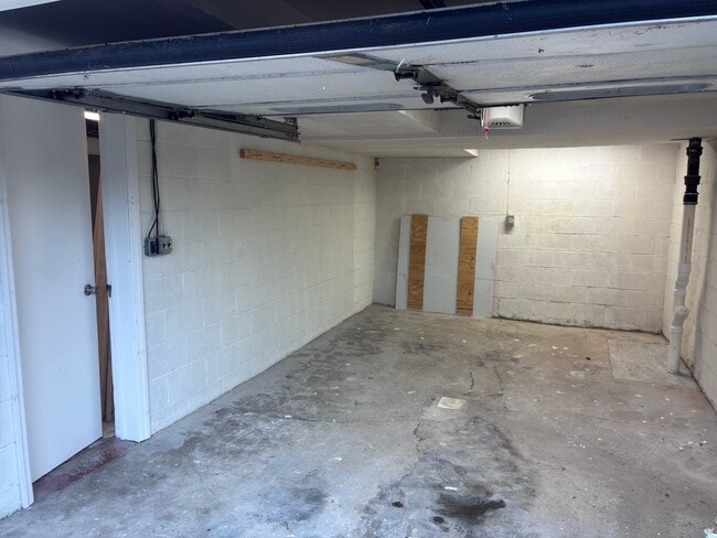 Building Photo - 211 Verdant St
