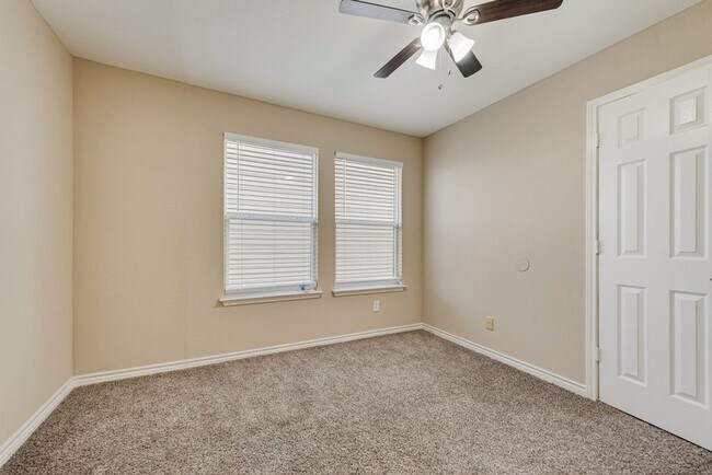 Building Photo - 6213 Balcony Ln