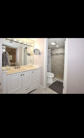 Building Photo - 1166 6th Ave