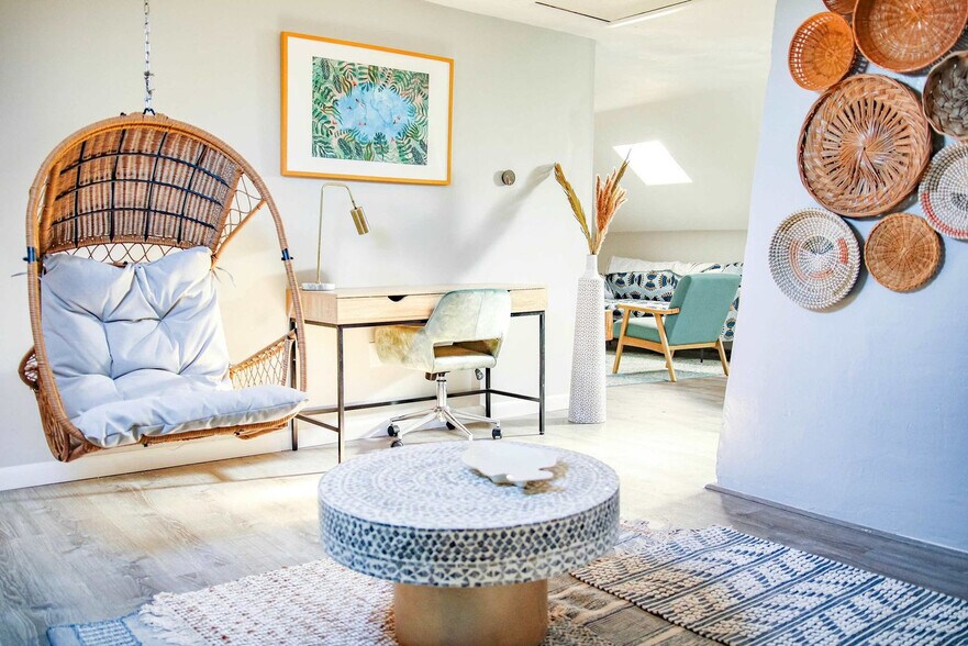 Building Photo - 136 Main St