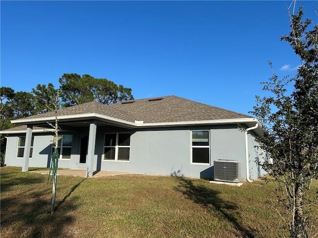 Building Photo - 1391 Seahouse St