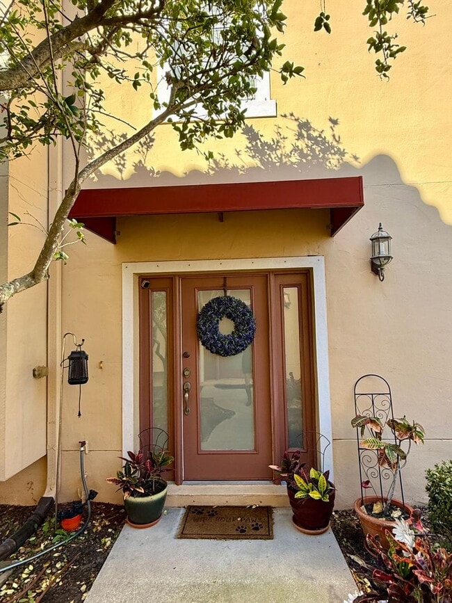 Building Photo - Carillon townhome in Gated Community