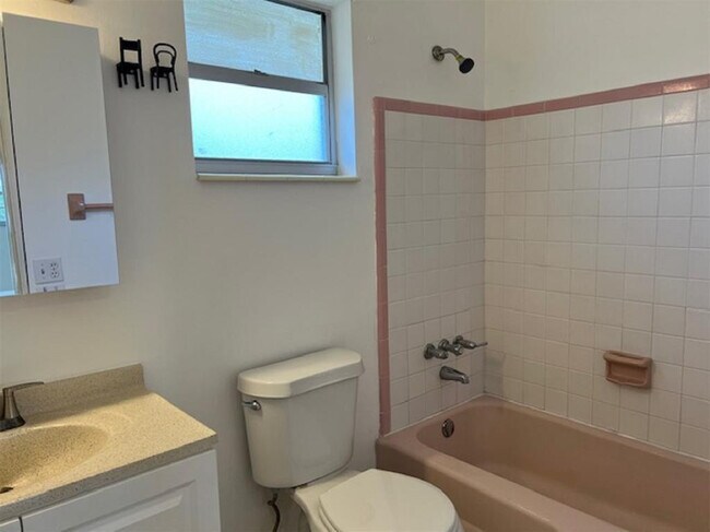 Building Photo - 270 NE 40th St