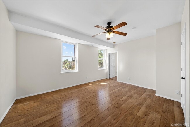 Building Photo - 402 Jericho Tpke