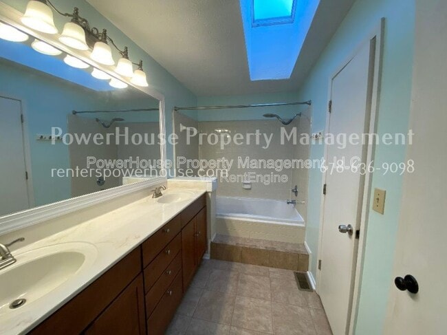 Building Photo - 4725 Carversham Way